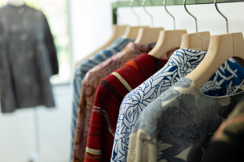 リメイクした着物を着た女性の画像